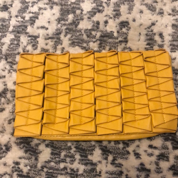 Street Level, Mustard Clutch - Picture 1 of 5